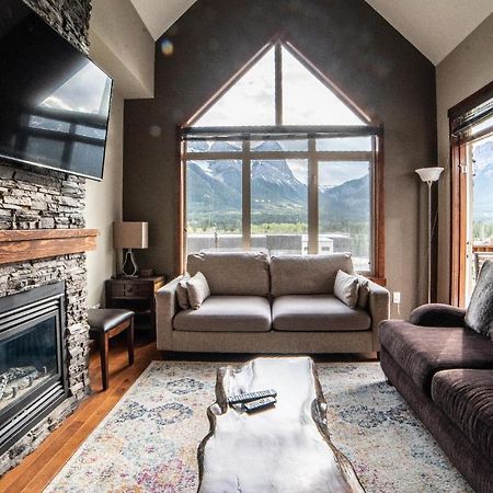 Spacious Penthouse Suite-King Beds-Pool & Hot Tub Canmore Exterior foto