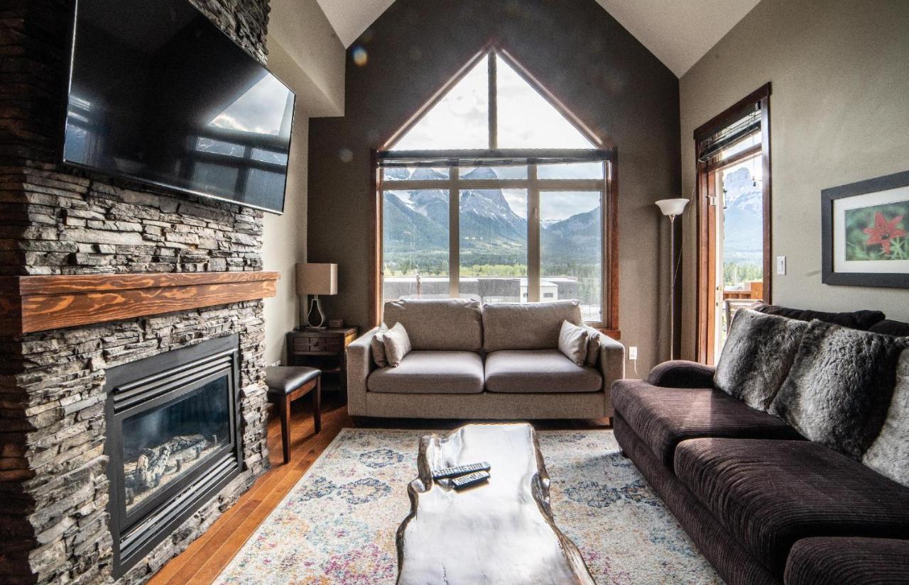 Spacious Penthouse Suite-King Beds-Pool & Hot Tub Canmore Exterior foto