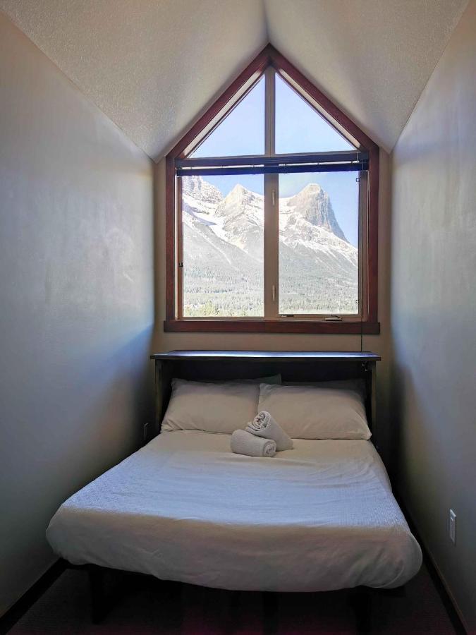 Spacious Penthouse Suite-King Beds-Pool & Hot Tub Canmore Exterior foto