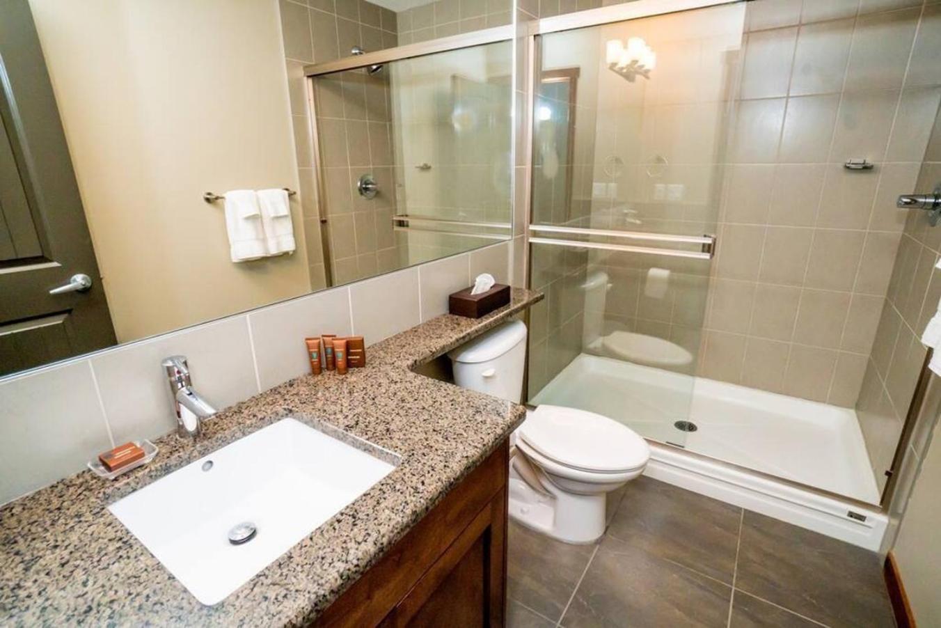 Spacious Penthouse Suite-King Beds-Pool & Hot Tub Canmore Exterior foto
