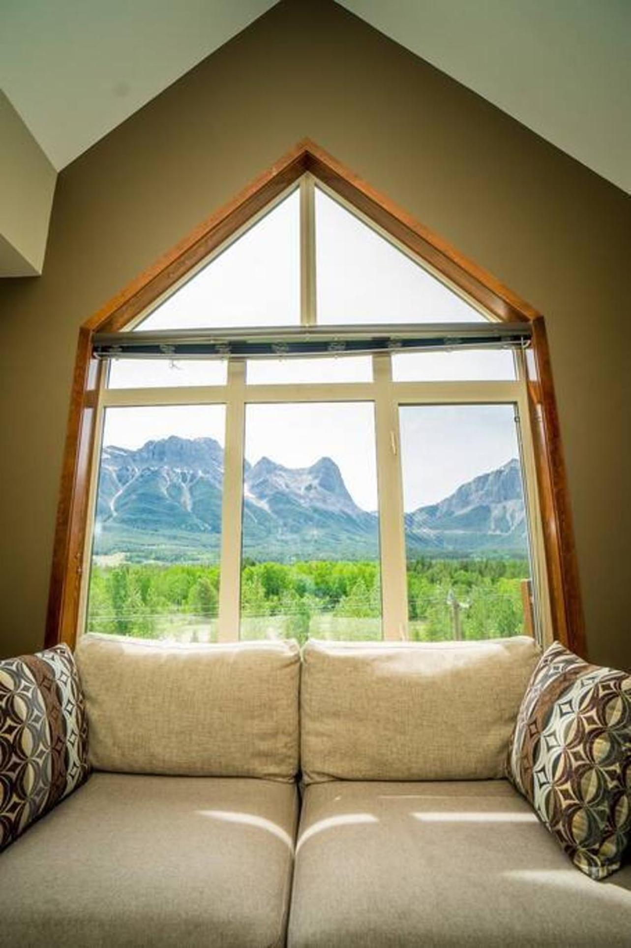 Spacious Penthouse Suite-King Beds-Pool & Hot Tub Canmore Exterior foto