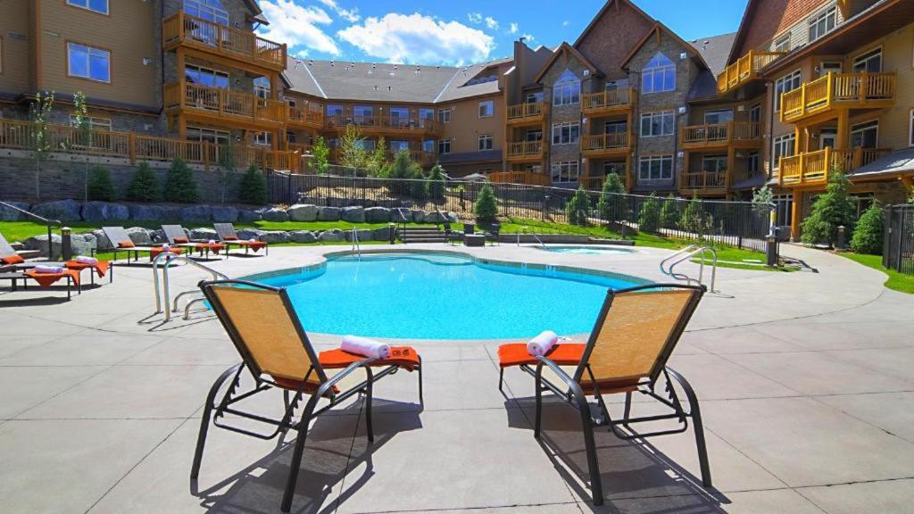 Spacious Penthouse Suite-King Beds-Pool & Hot Tub Canmore Exterior foto