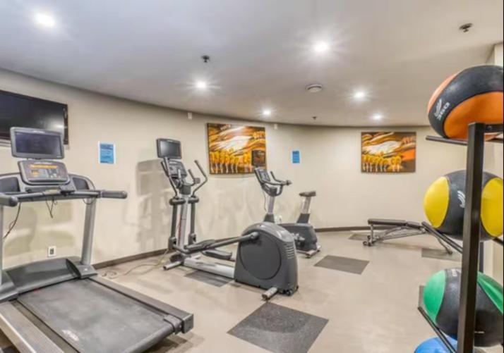 Spacious Penthouse Suite-King Beds-Pool & Hot Tub Canmore Exterior foto